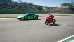 Όταν η Lamborghini προκάλεσε την Ducati σε drag race (vid)