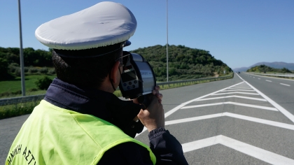 H τροχαία ξεχνά την ασφάλεια και κυνηγά τον πολίτη σαν θήραμα